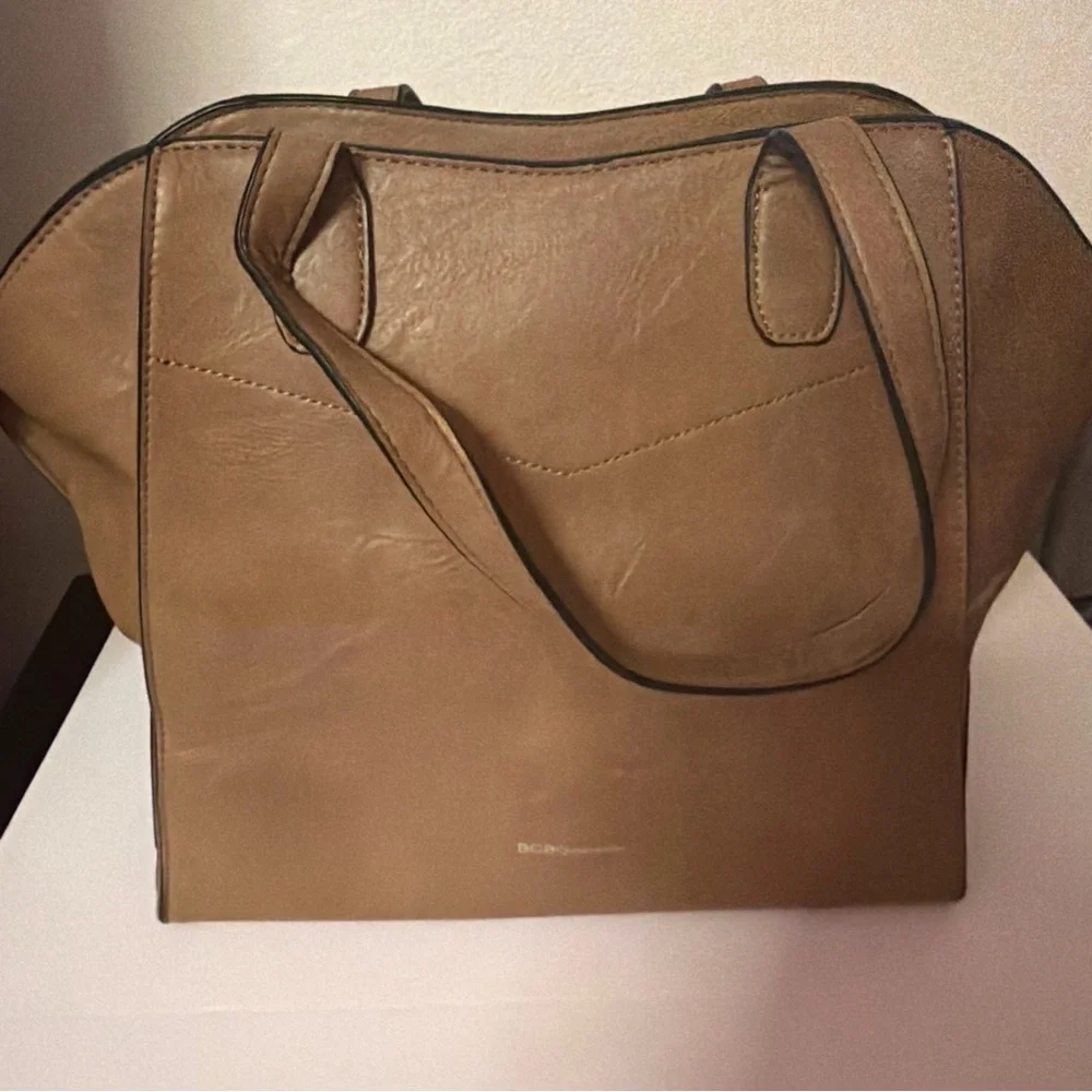 BCBG Maxazria Women's Handbag Zipper Closure 100% Leather material  Brown Color‎